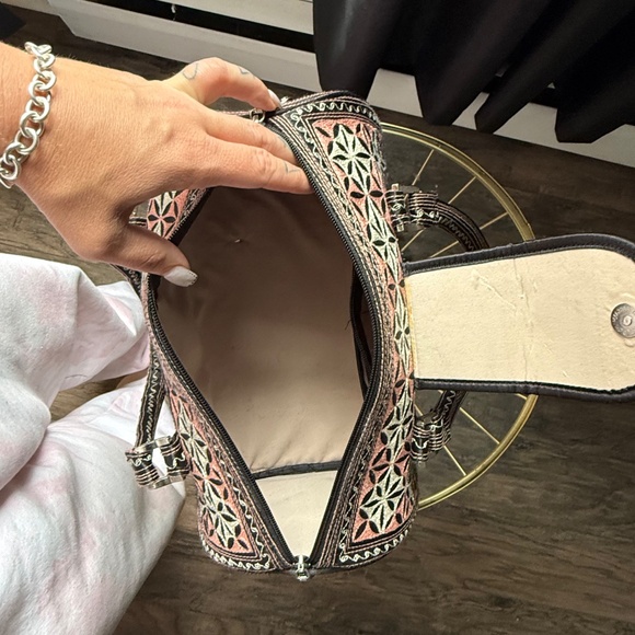 Barrel Banda Bag - Picture 5 of 8